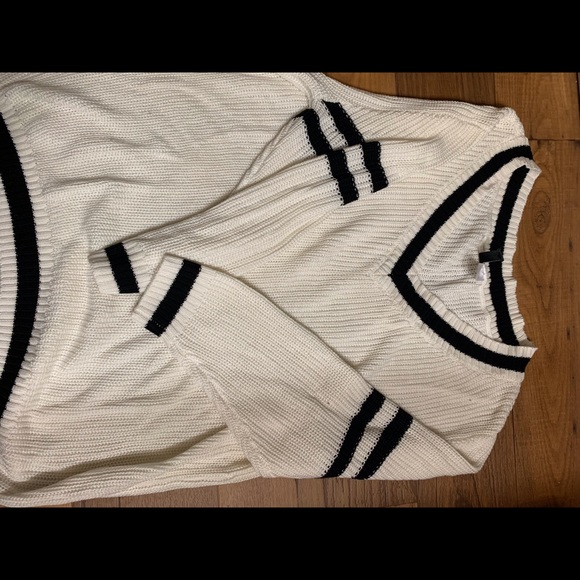 H&M Sweater - Picture 1 of 2